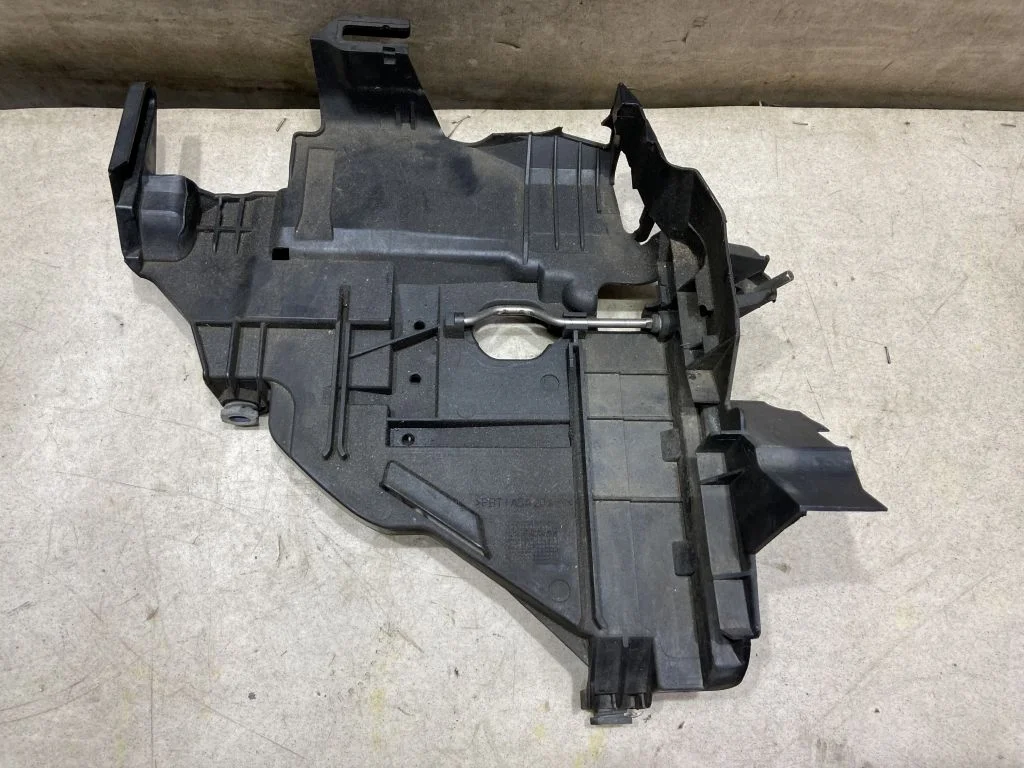 7L6941614C Кронштейн  VW Touareg 1 С ДЕФЕКТОМ