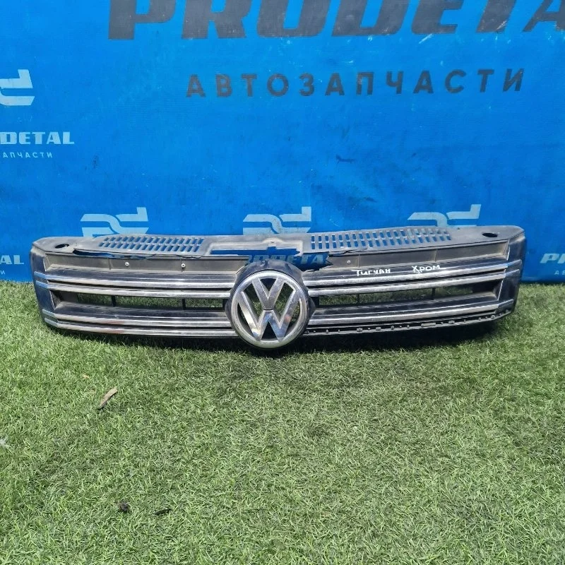 Решетка радиатора Volkswagen Tiguan