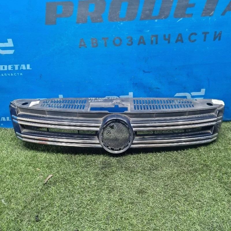 Решетка радиатора Volkswagen Tiguan