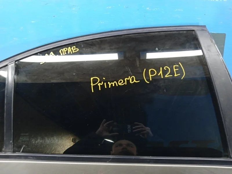 Стекло двери заднее правое Nissan Primera P12E