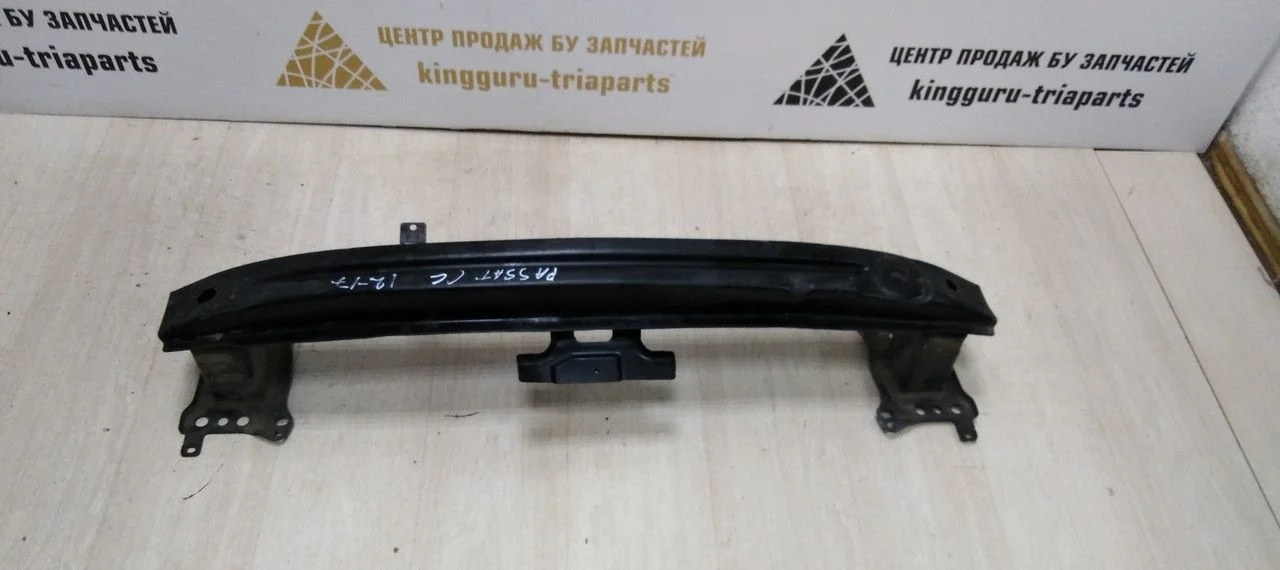 Усилитель переднего бампера Volkswagen Passat CC рест 12-17 oem 3C8807109C