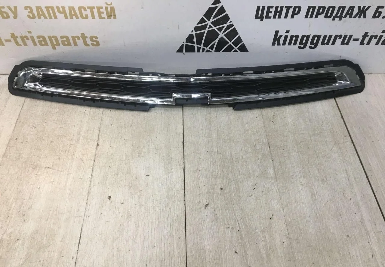 Решетка радиатора Chevrolet Cobalt 2011 OEM 52027905