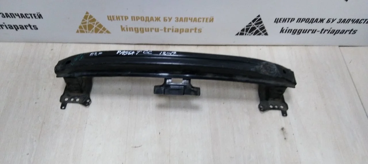 Усилитель переднего бампера Volkswagen Passat CC 12-17 oem 3C8807109C