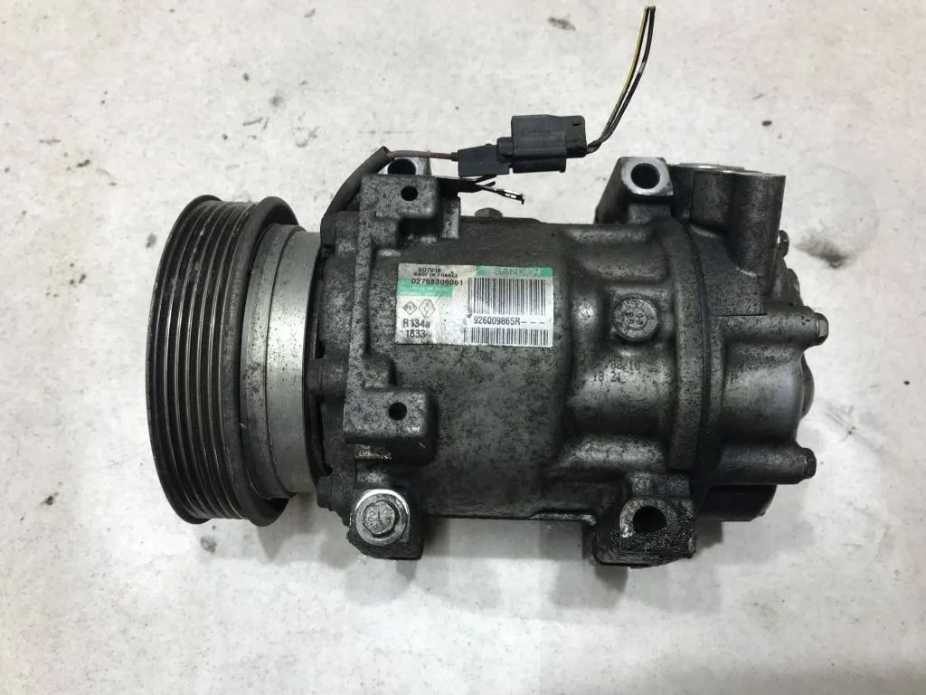 926009865R Компрессор кондиционера Nissan Qashqai