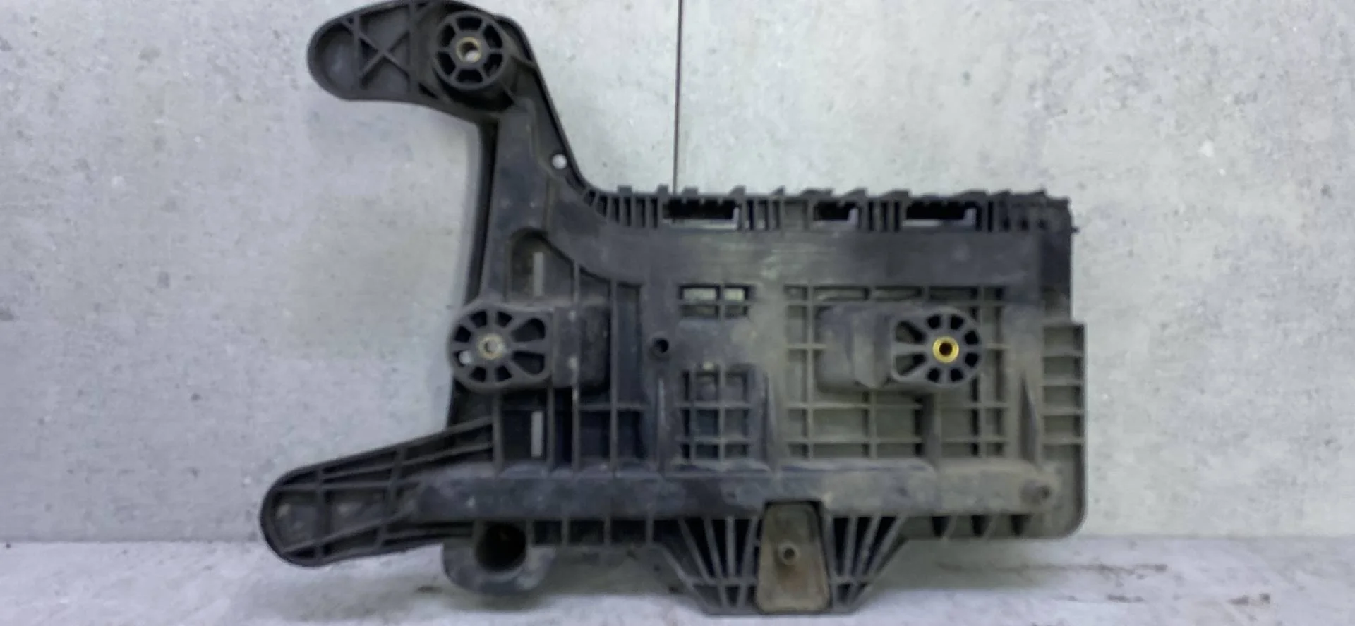 Кожух аккумулятора Volkswagen Passat B6 1K0915333