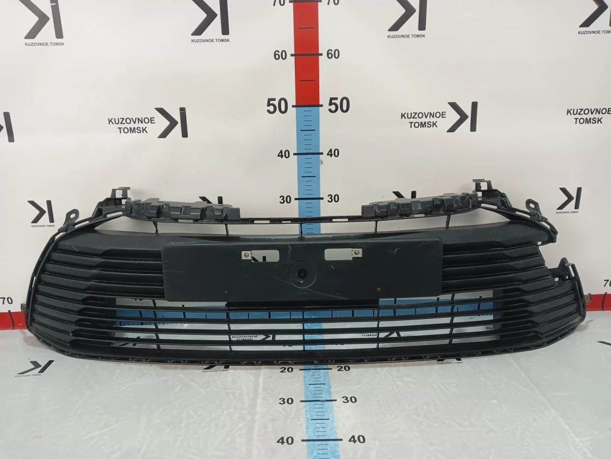 Решетка в бампер Toyota Corolla 2019- E210