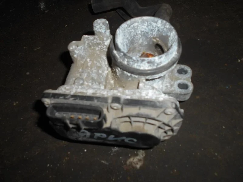 Дроссельная заслонка Toyota Yaris 2005-2011 2203023010 1.3 16V