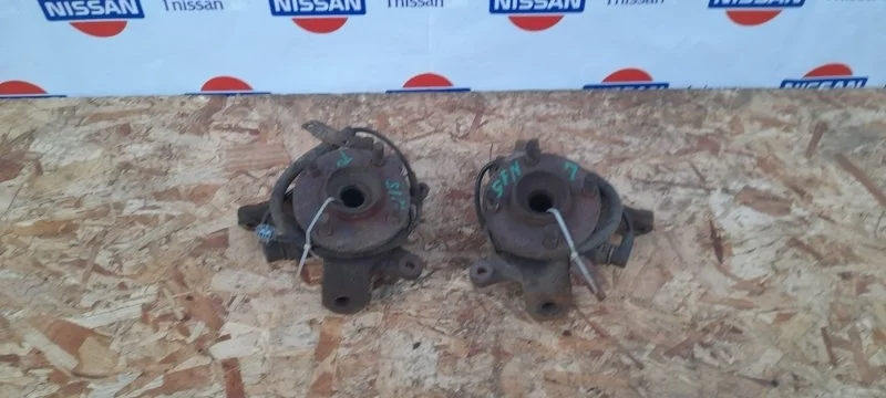 Кулак поворотный Nissan Almera 1995-2000 400150M005 N15 GA16, передний