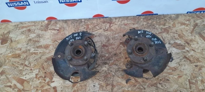 Кулак поворотный Nissan Almera 1995-2000 400150M005 N15 GA16, передний