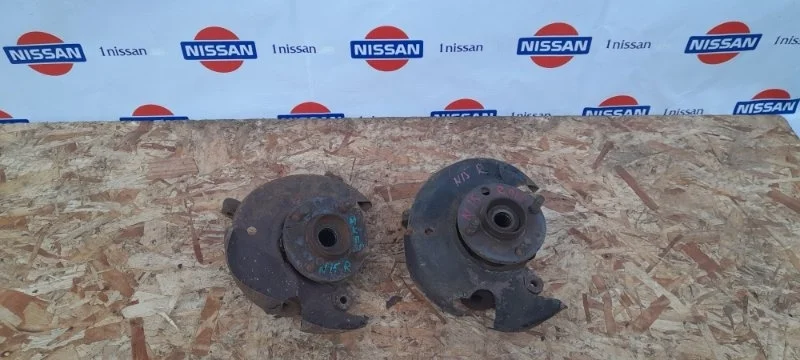 Кулак поворотный Nissan Almera 1995-2000 400150M000 N15 GA16, передний