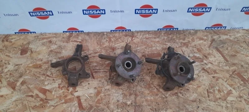 Кулак поворотный Nissan Almera 400144M400 N16 QG 15, передний правый