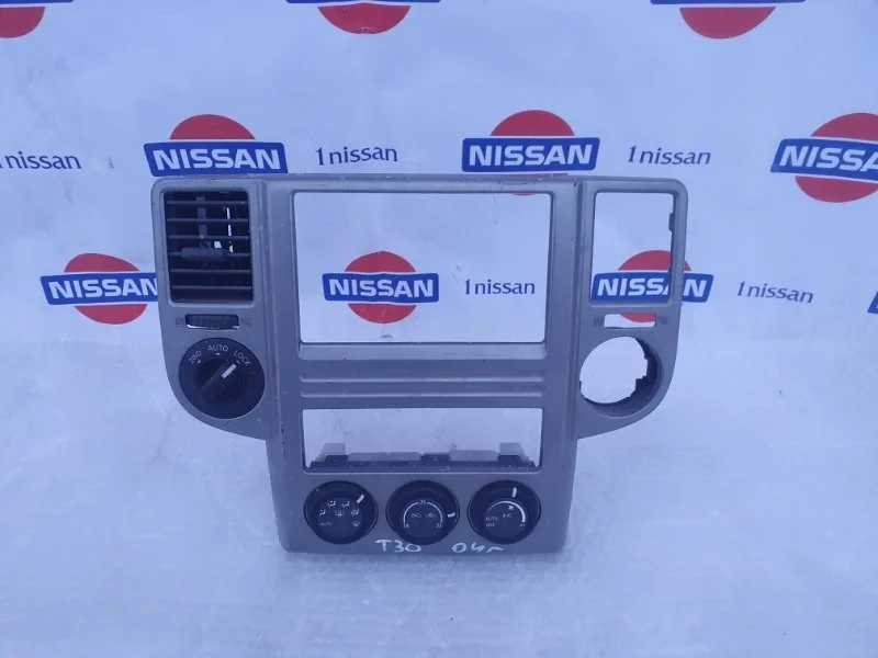 Консоль магнитофона Nissan X Trail 2002-2007 68260EQ100 Т30 QR20, передний