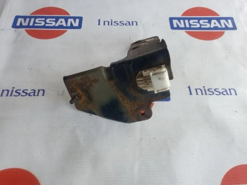 Кронштейн бампера переднего Nissan Primera 2002-2007 62293BV030 P12 QG16-QG18, передний левый