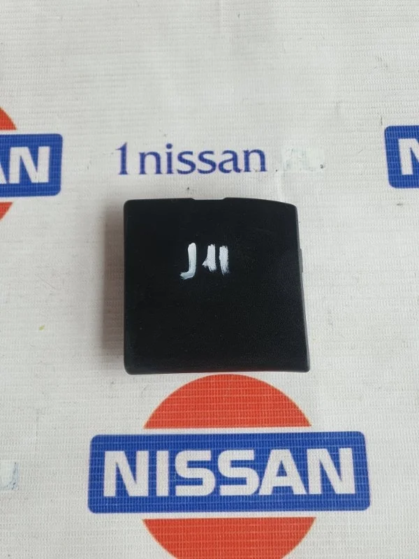 Заглушка бампера Nissan Qashqai 01/2014 -2018 622A04EA0A J11 MR20DD, передняя левая