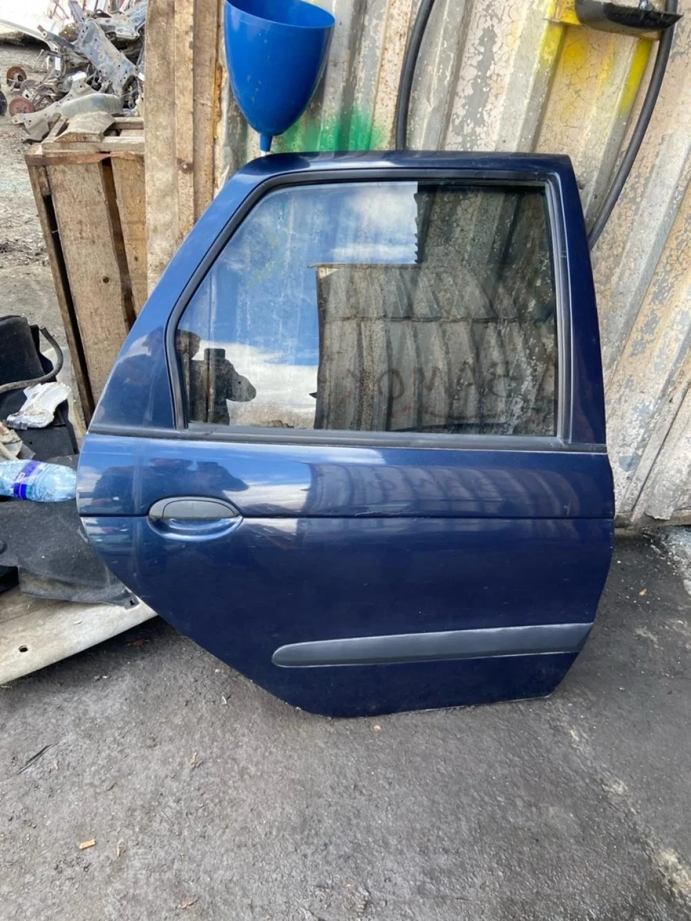 Дверь задняя правая Renault Scenic