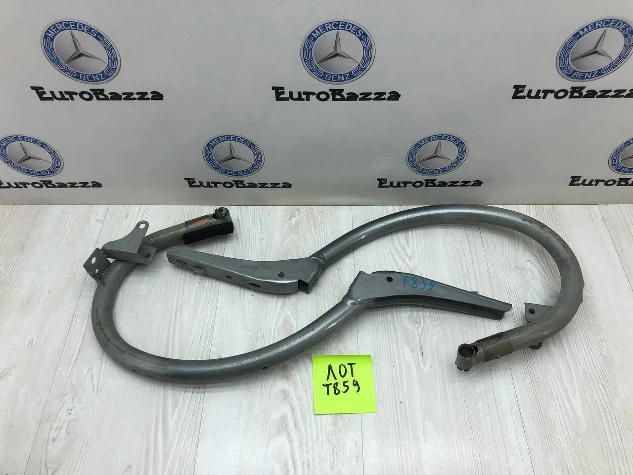 Петля крышки багажника Mercedes W211