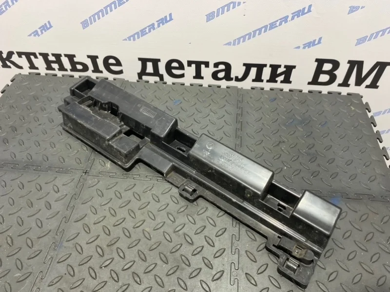 Кронштейн крепления порога Bmw 51777256918 F30, правый