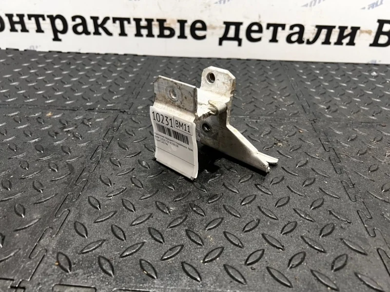 Крепление переднего подрамника Bmw 320Ix 51647245796 F30 N20B20B, правое