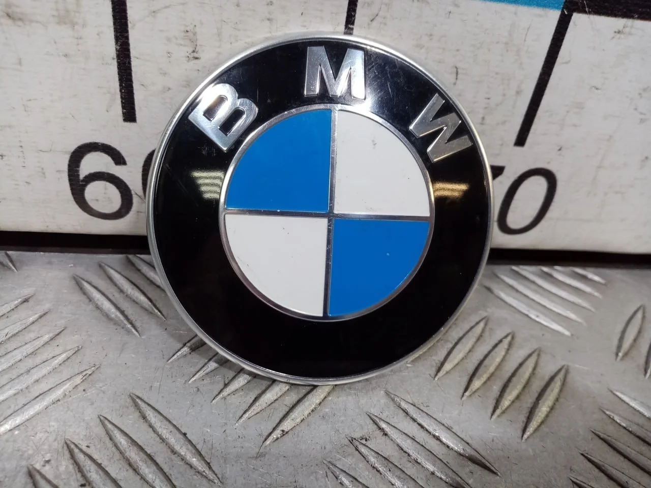 [Б/У] Эмблема (82 мм) BMW [Код: 00511918 ]