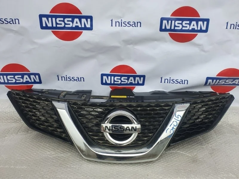 Решетка радиатора Nissan Qashqai 2015 623104EM1A J11 HRA2, передняя