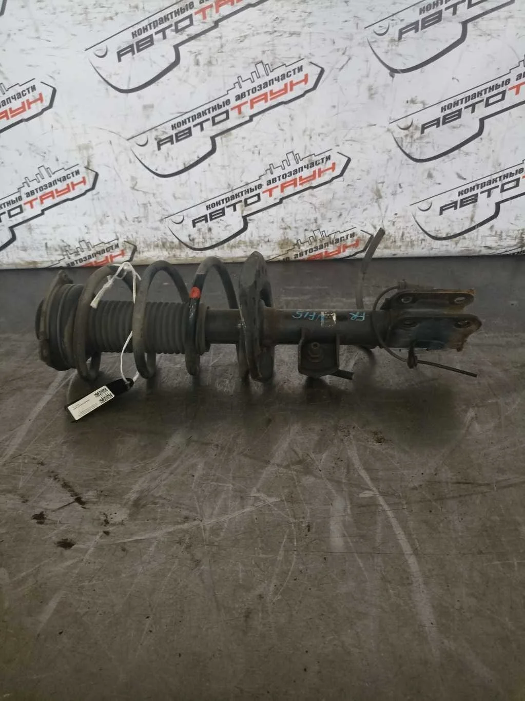 СТОЙКА ХОДОВКИ NISSAN JUKE F15 NF15 YF15 ПЕРЕДНЯЯ ПРАВАЯ E43021KC2B 2WD 4WD S3177