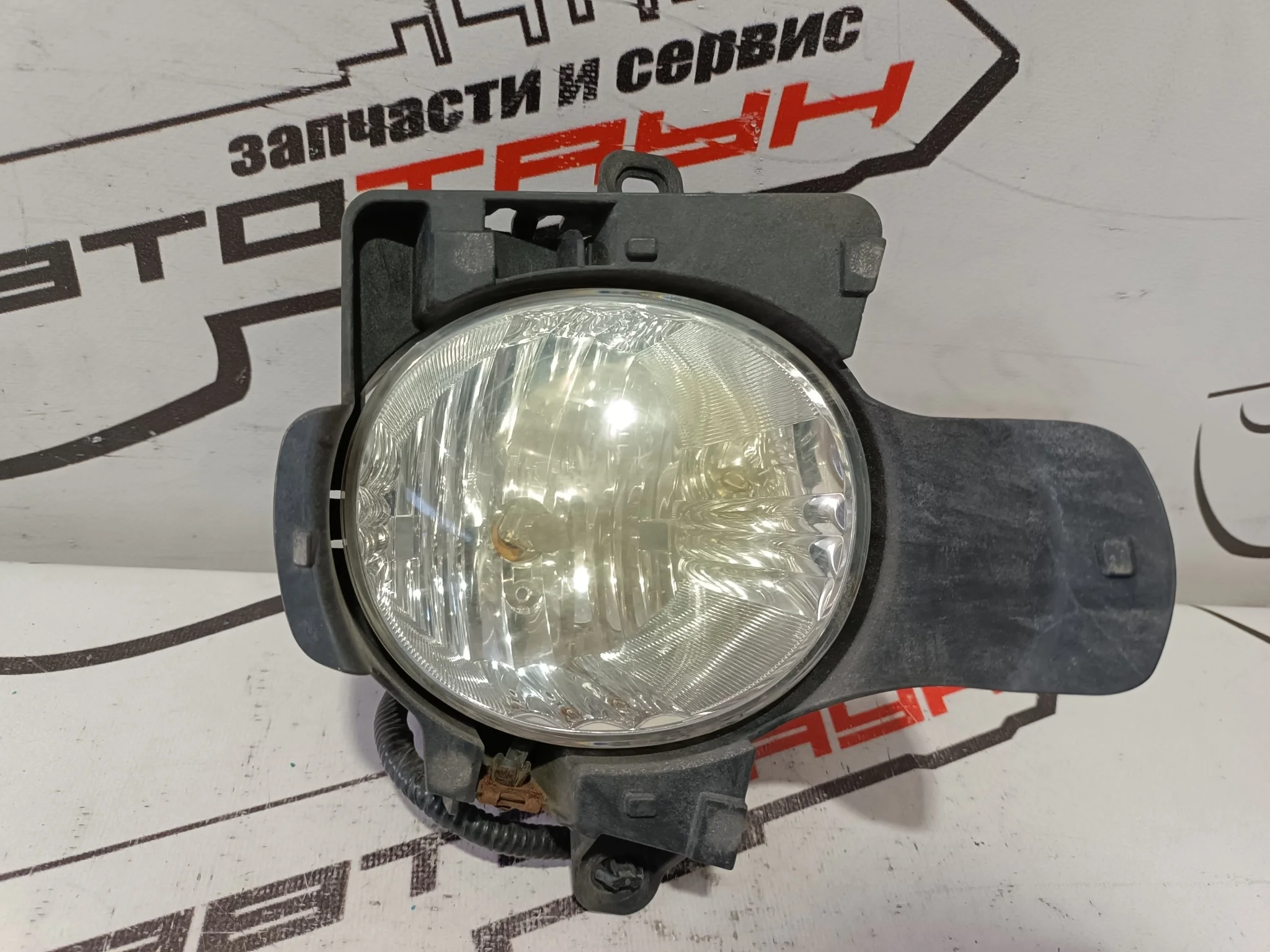 ТУМАНКА TOYOTA LEXUS DAIHATSU ... IPSUM NOAH PASSO PORTE RAV4 VOXY WINDOM ... VZN215W ZCA25W ZCA26W ZRR70G ZRR70W ZRR75G ZRR75W 4234 ПРАВАЯ 8121042050 D472