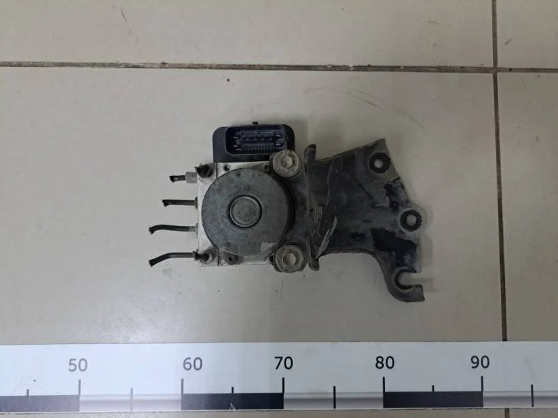 Блок ABS насос Toyota Corolla E150 2006-2013