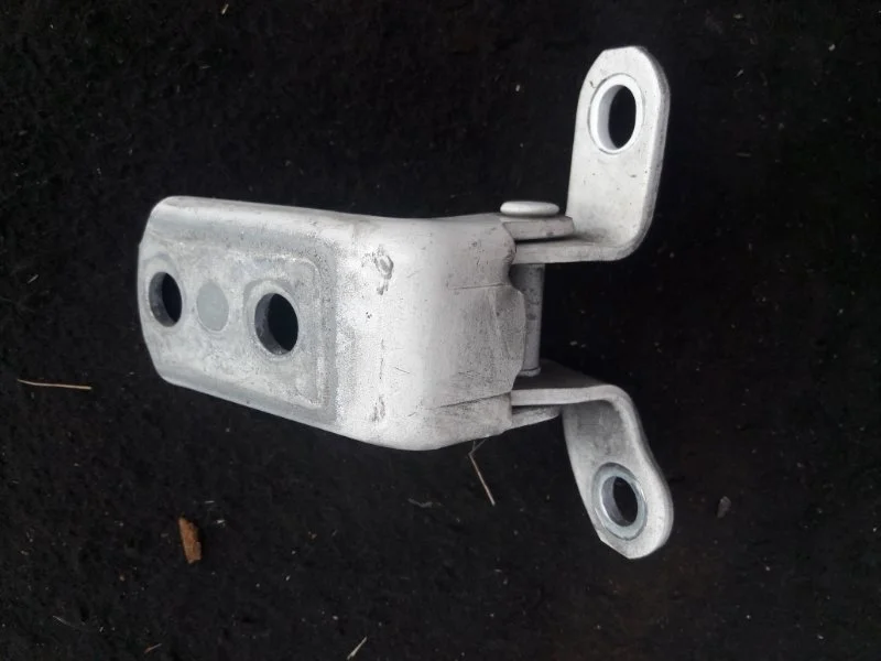 Петля двери нижняя Toyota Corolla 2000-2006 NZE120, NZE121, NZE124, ZZE121