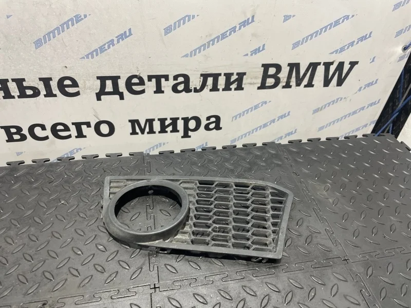 Решетка в бампер Bmw 550Ix 51117906197 F10 N63B44A, передняя левая