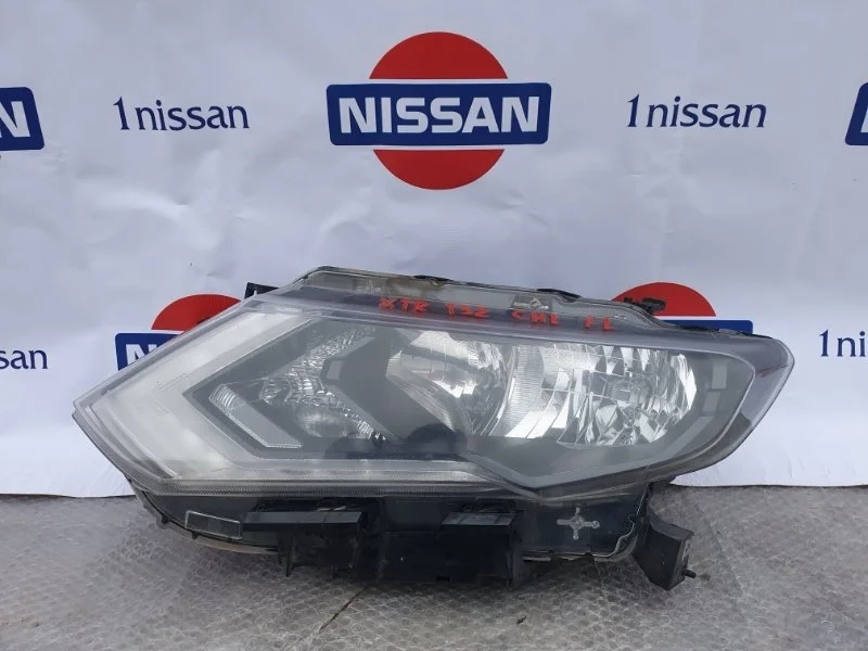 Фара галогеновая Nissan 260606FP1A, передняя левая