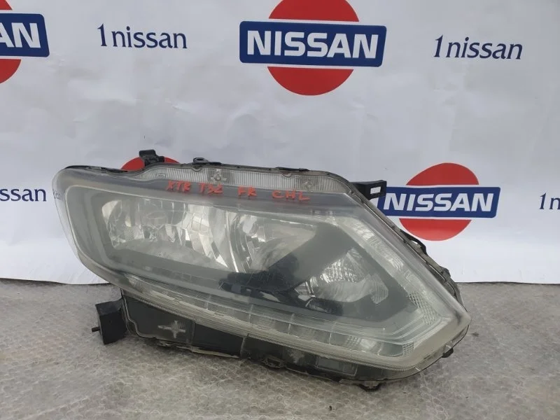 Фара галогеновая Nissan 260104CC1C, передняя правая