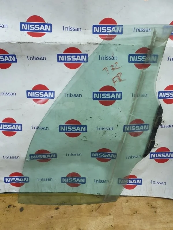 Стекло двери Nissan 803004CM0A, переднее правое