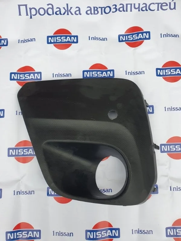 Накладка противотуманной фары Nissan 57731SJ050, передняя левая