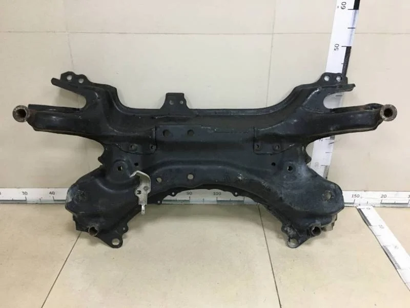 Балка подмоторная Toyota Corolla E150 2006-2013