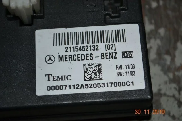 Блок предохранителей Mercedes-Benz Е-Класс (W211) 2115452132