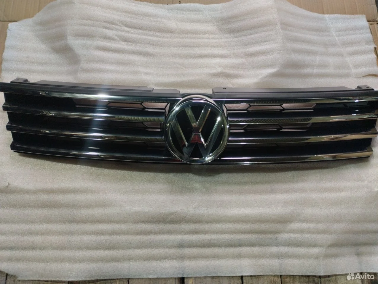 Решетка рад нов оригинал vw touareg 7p6853651l