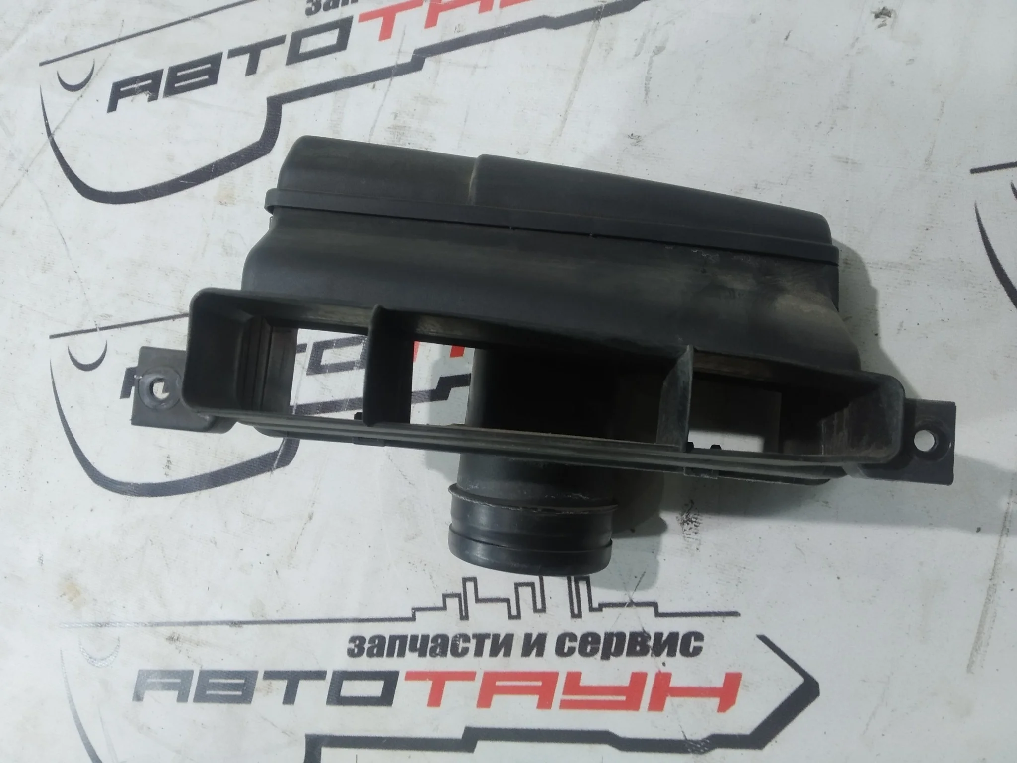 ВОЗДУХОЗАБОРНИК AUDI VOLKSWAGEN SEAT SKODA ... GOLF GOLF PLUS JETTA LEON OCTAVIA TOLEDO TOURAN ... 8P7 8PA AJ5 AV2 AV3 MK5 MK6 ПЛАСТИК 1K0805962