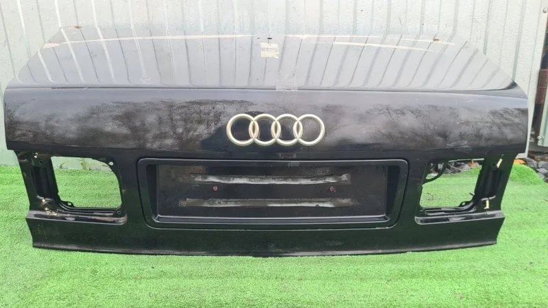 Крышка багажника Audi A8 1998 4D