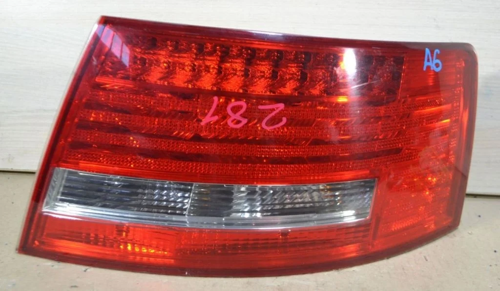 Фонарь задний правый Audi / VW A6 III LED