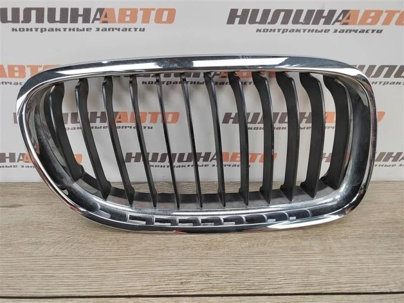 Решетка радиатора Bmw 3 E90 E91 2008 51137201968 УНИВЕРСАЛ E91 2.0 N46B20B, правая