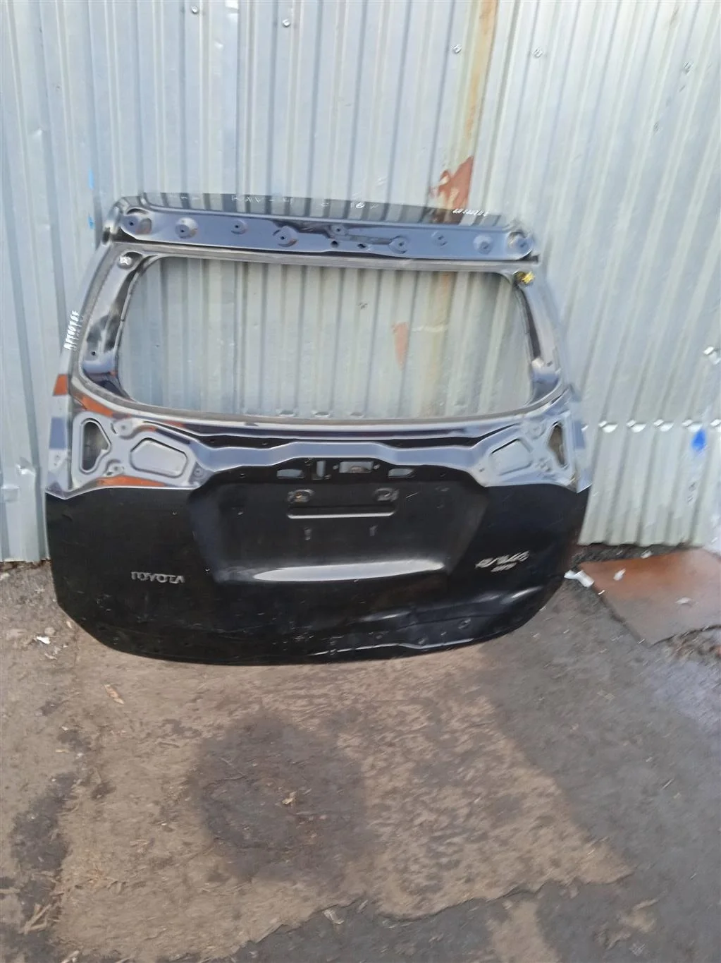 Крышка багажника Toyota RAV 4 2013-2018