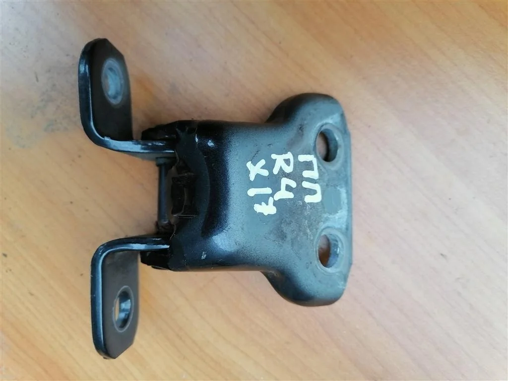 петля двери Toyota RAV 4 2006-2013