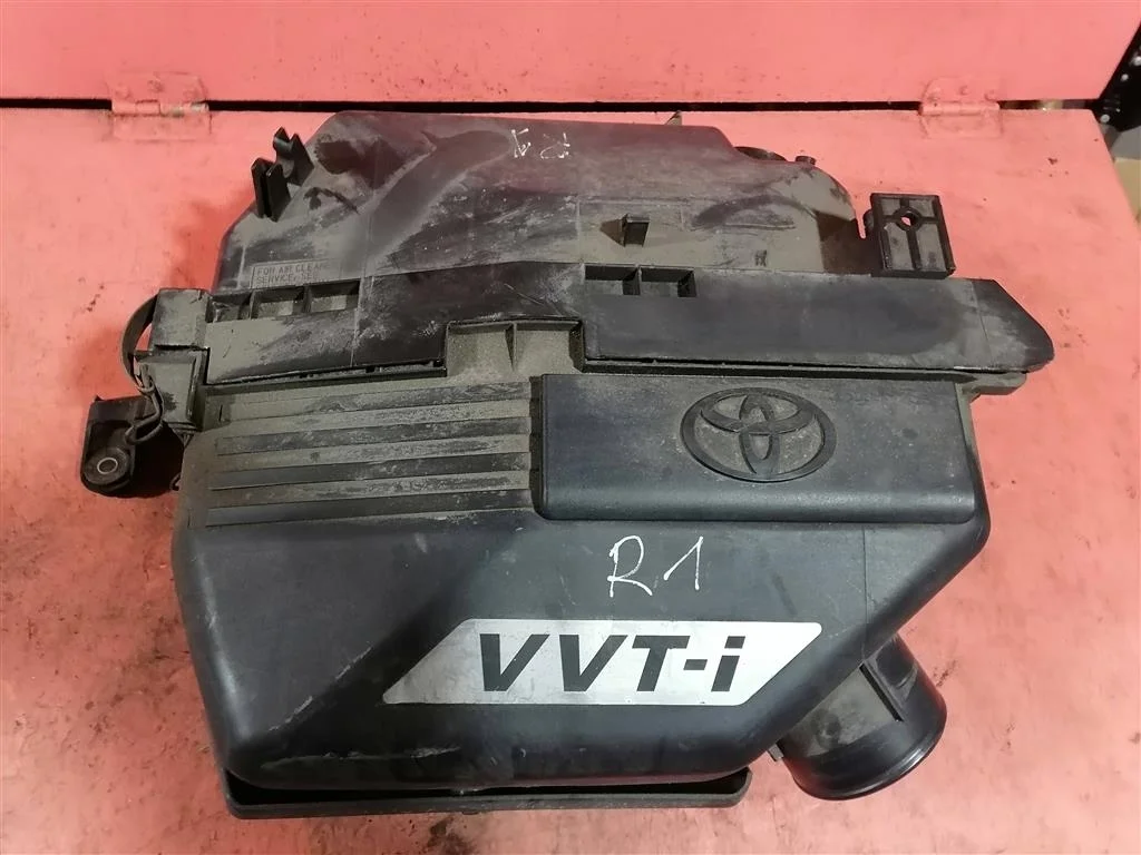 корпус воздушного фильтра Toyota RAV 4 2000-2005