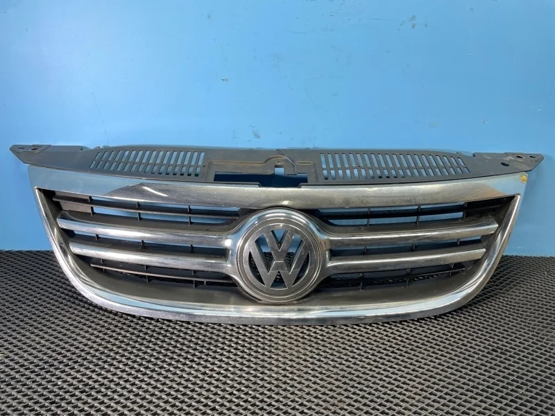 Решетка радиатора Volkswagen Tiguan 5N1 2008