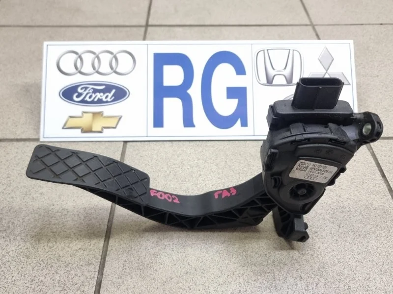 Педаль газа Audi Q5 2011 8K1723523A CALB 3.2L