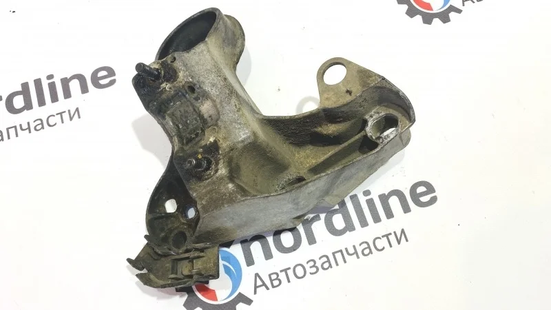 Кронштейн двигателя Audi A6 C5 1999 4B0199352B СЕДАН 2.4 ARJ, правый