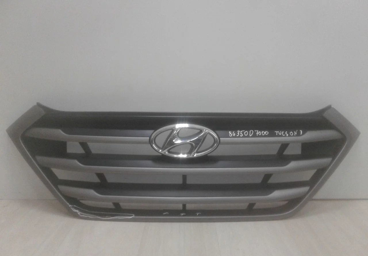 Решетка радиатора Hyundai Tucson 3  oem 86350d7000 (трещины)