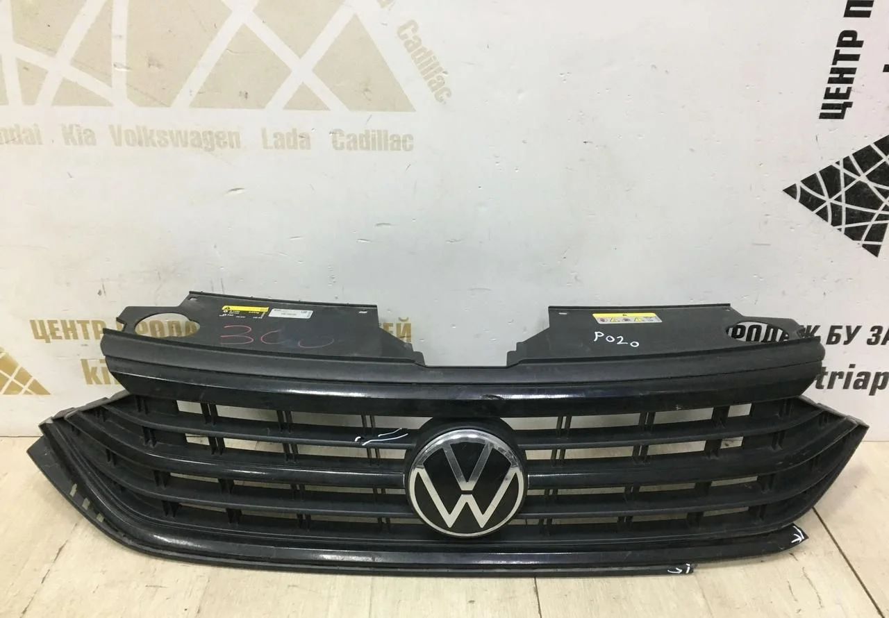 Решетка радиатора Volkswagen Polo 6 2020 oem 6N5853653