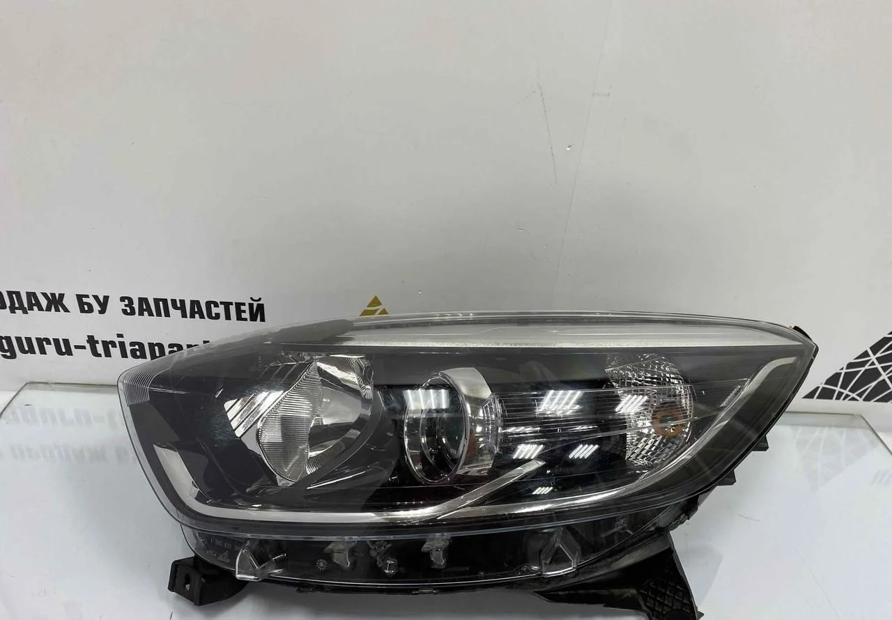 Фара левая Renault Kaptur OEM 260602042R