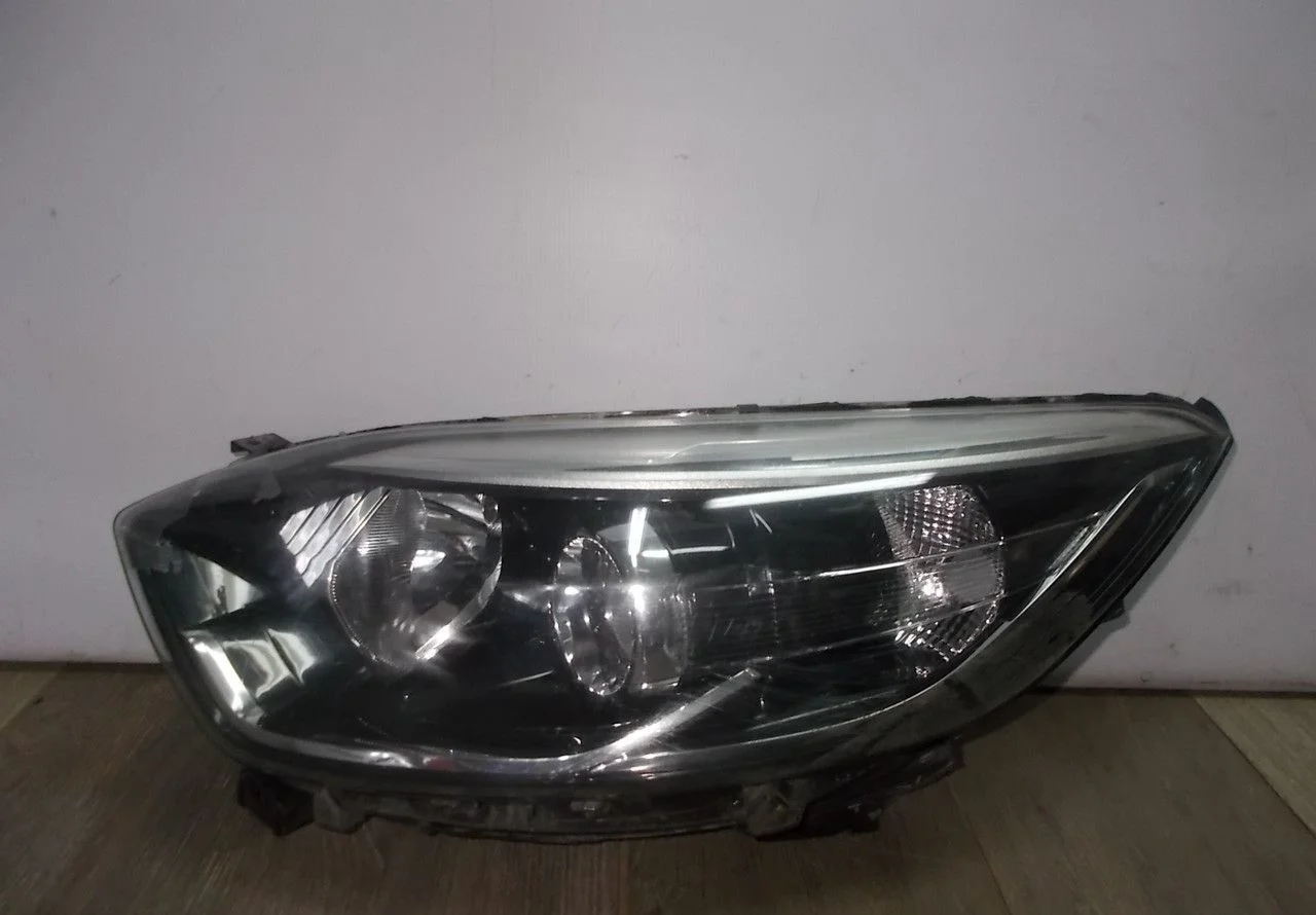 Фара левая бу Renault Kaptur OEM 260602042R